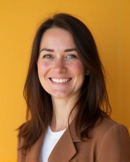 Portraitfoto von Lena, Community Managerin bei Austrian Adventures